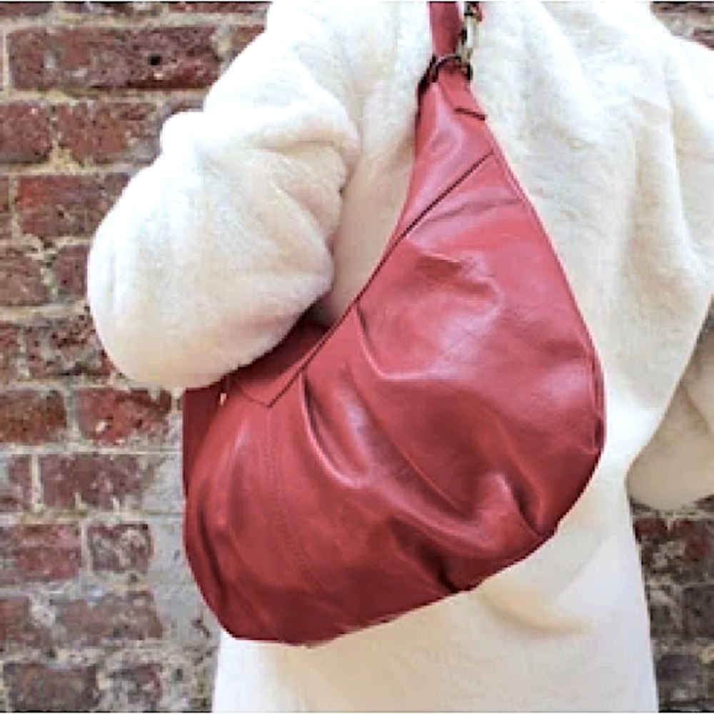 Roberta di Camerino Luxurious Coral Pink Leather Hobo Bag